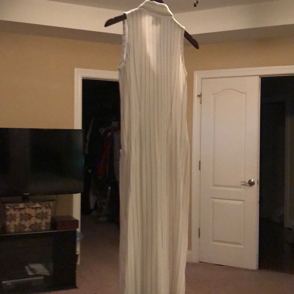 Dress - Picture 4 of 4